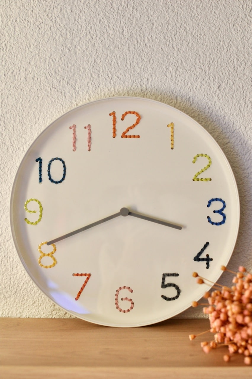 Cadeau pour les maîtresses: horloge colorée